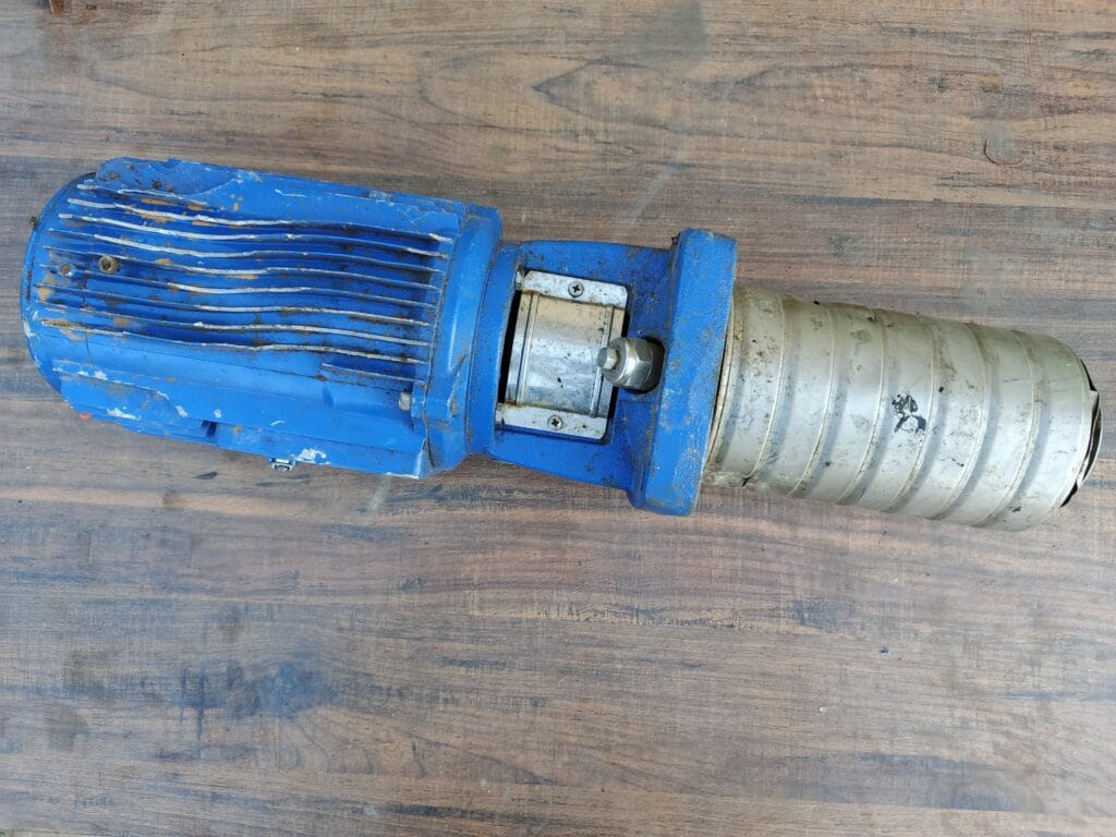 blue motor silver body (1)
